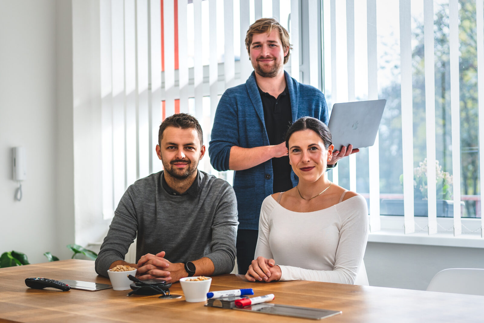 CEO Four Bros Vít Olšák a project manažeři Jessica Rugirello a Matěj Skalník.
